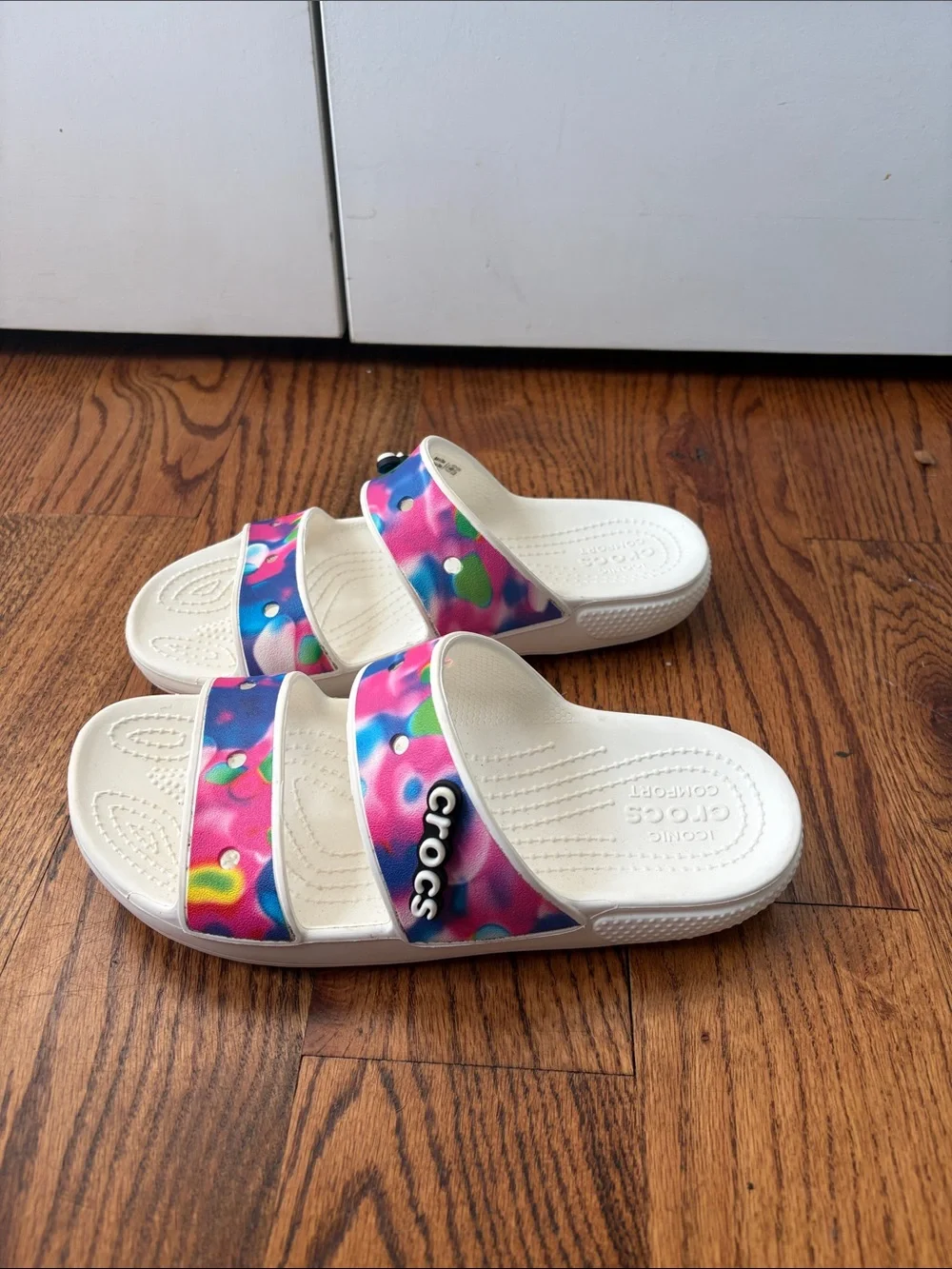 Crocs Womens Classic Graphic Two-Strap Slide Sandals Size 7 White - Multicolor